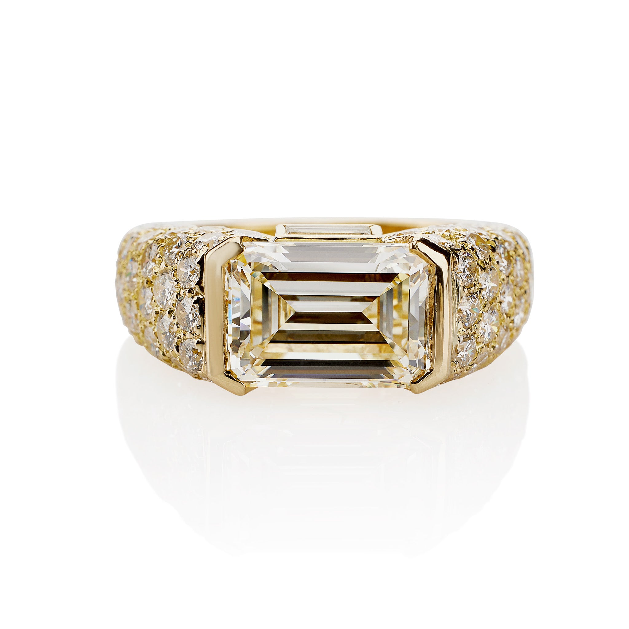 Macklowe Gallery Cartier Monture Paris 4.93 Carats Emerald cut Diamond Bombe Ring MackloweGallery